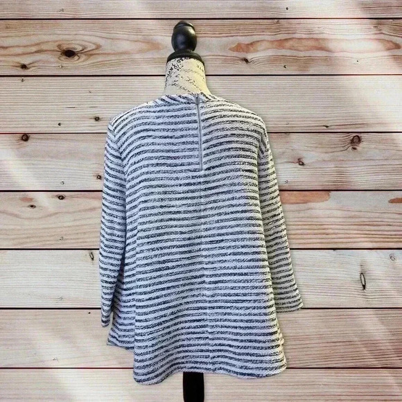 LOFT BLACK AND WHITE LIGHT SWEATER SIZE LARGE WITH STRIPES - Picture 3 of 6